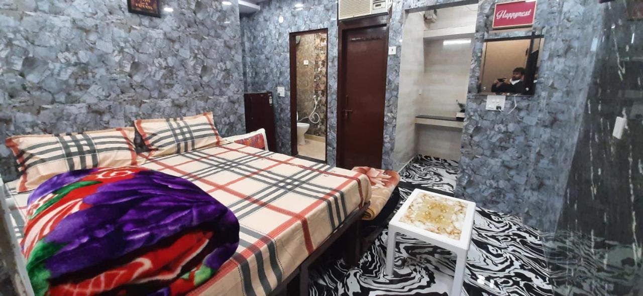 Aggarwal Luxury Room With Private Kitchen Washroom And Balcony Along With Fridge, Ac, Android Tv, Wifi In Main Lajpat Nagar ニューデリー エクステリア 写真