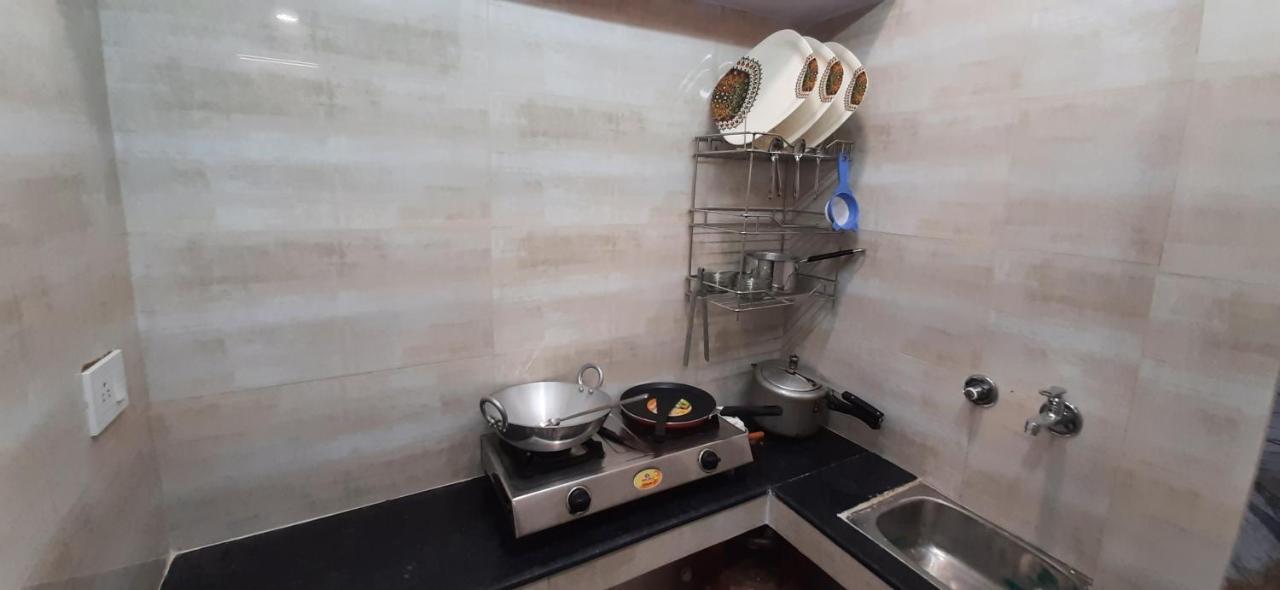 Aggarwal Luxury Room With Private Kitchen Washroom And Balcony Along With Fridge, Ac, Android Tv, Wifi In Main Lajpat Nagar ニューデリー エクステリア 写真