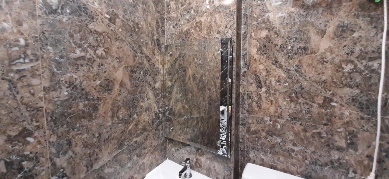Aggarwal Luxury Room With Private Kitchen Washroom And Balcony Along With Fridge, Ac, Android Tv, Wifi In Main Lajpat Nagar ニューデリー エクステリア 写真