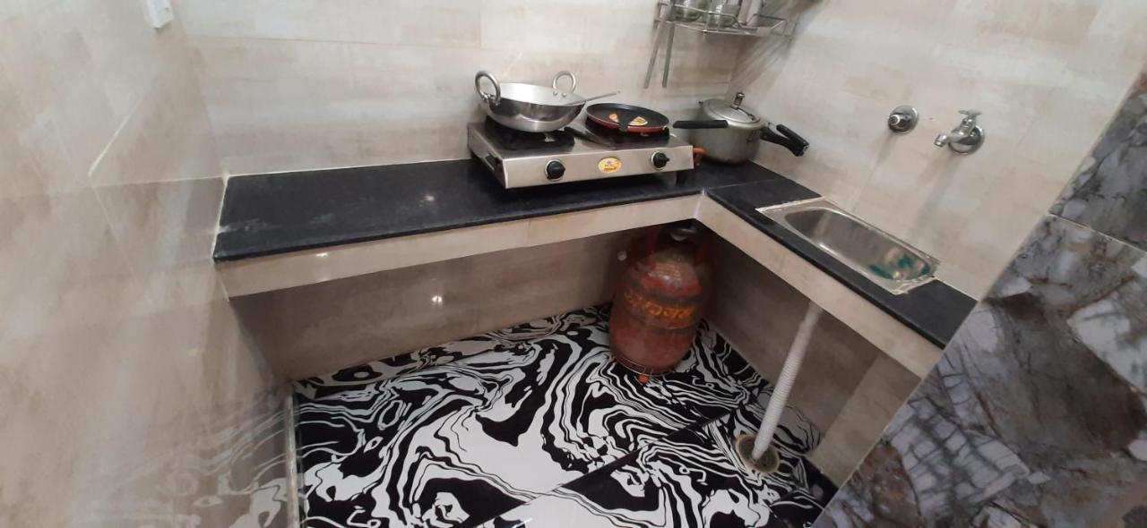 Aggarwal Luxury Room With Private Kitchen Washroom And Balcony Along With Fridge, Ac, Android Tv, Wifi In Main Lajpat Nagar ニューデリー エクステリア 写真