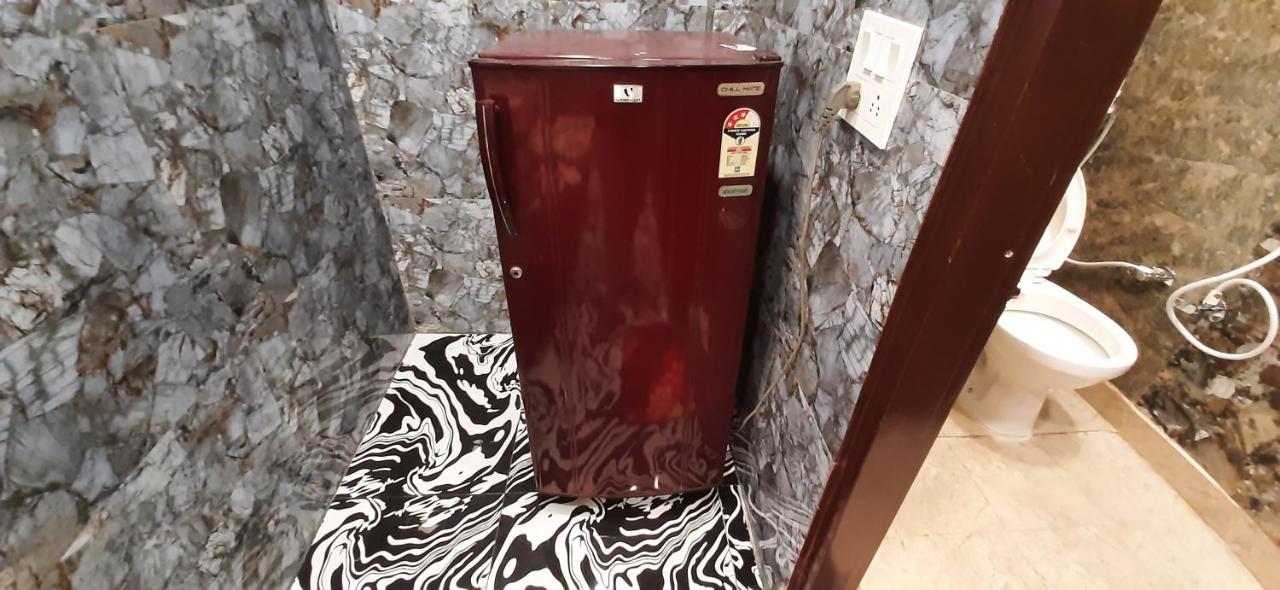 Aggarwal Luxury Room With Private Kitchen Washroom And Balcony Along With Fridge, Ac, Android Tv, Wifi In Main Lajpat Nagar ニューデリー エクステリア 写真