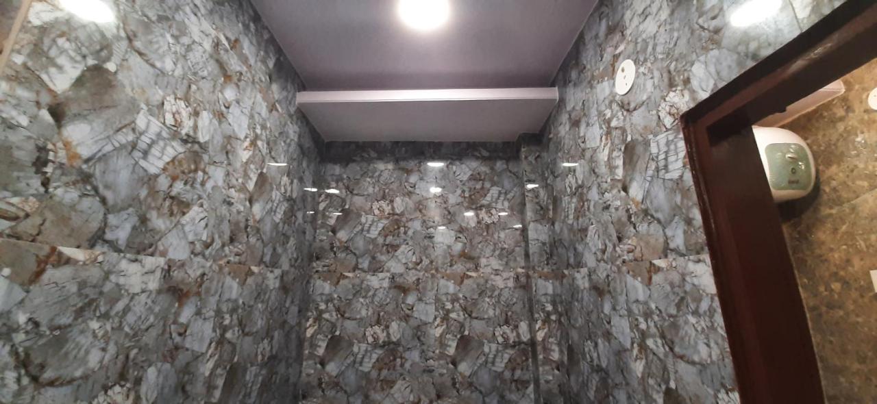 Aggarwal Luxury Room With Private Kitchen Washroom And Balcony Along With Fridge, Ac, Android Tv, Wifi In Main Lajpat Nagar ニューデリー エクステリア 写真